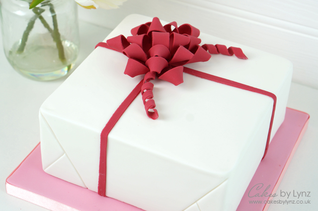 Present Gift Gumpaste bow cake