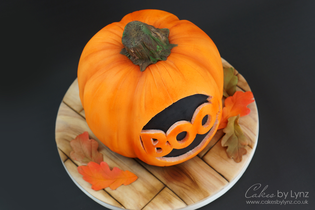 Halloween Pumpkin cake tutorial