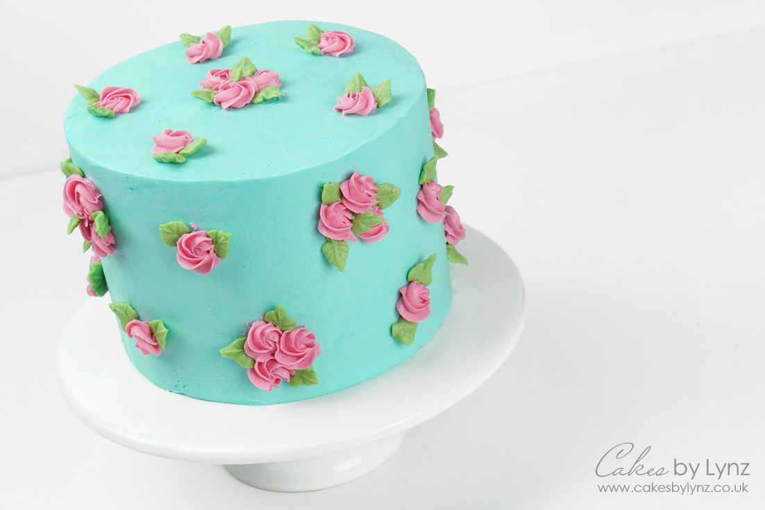 Simple buttercream floral cake 🌸🌸 - The Golden Treats | Facebook