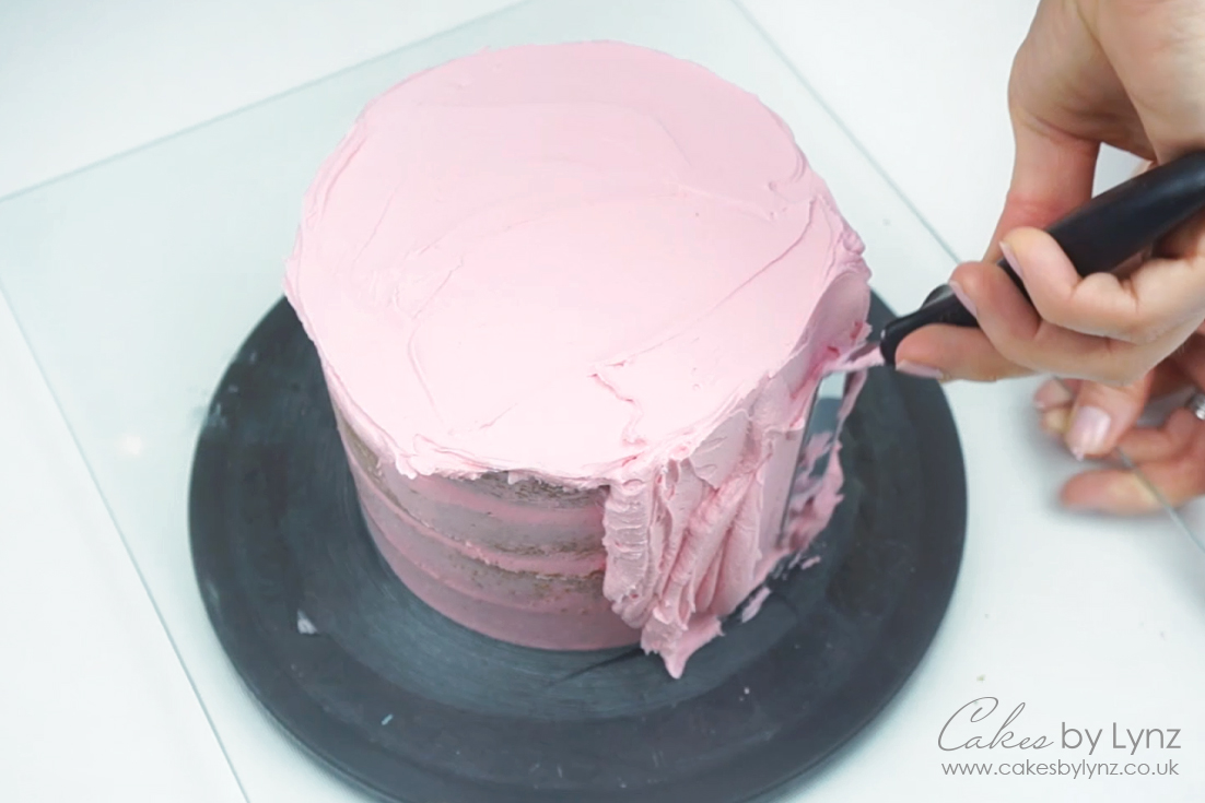 Covering a cake in buttercream