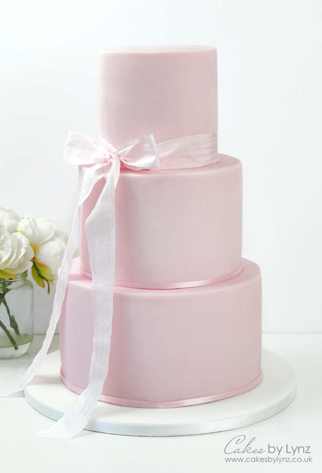 how to stack and dowel a tiered cake