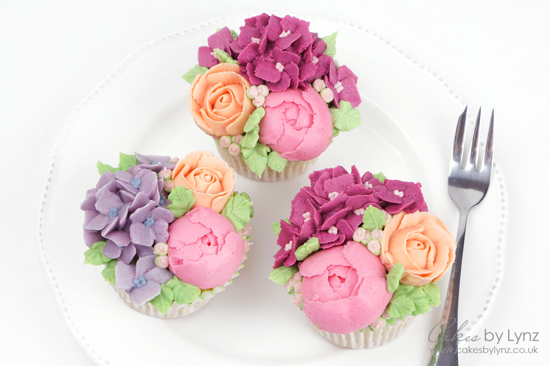 Buttercream Flower cupcakes for mothers daytutorial